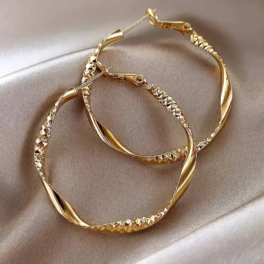 5/$30 Minimalist Gold Plated Hoop Earrings